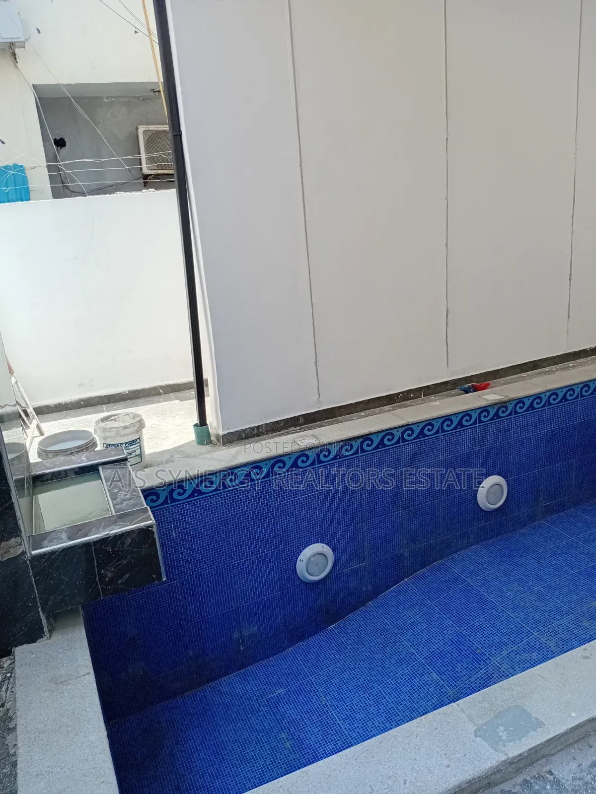 5bdrm Duplex in Chevron for sale in Chevron