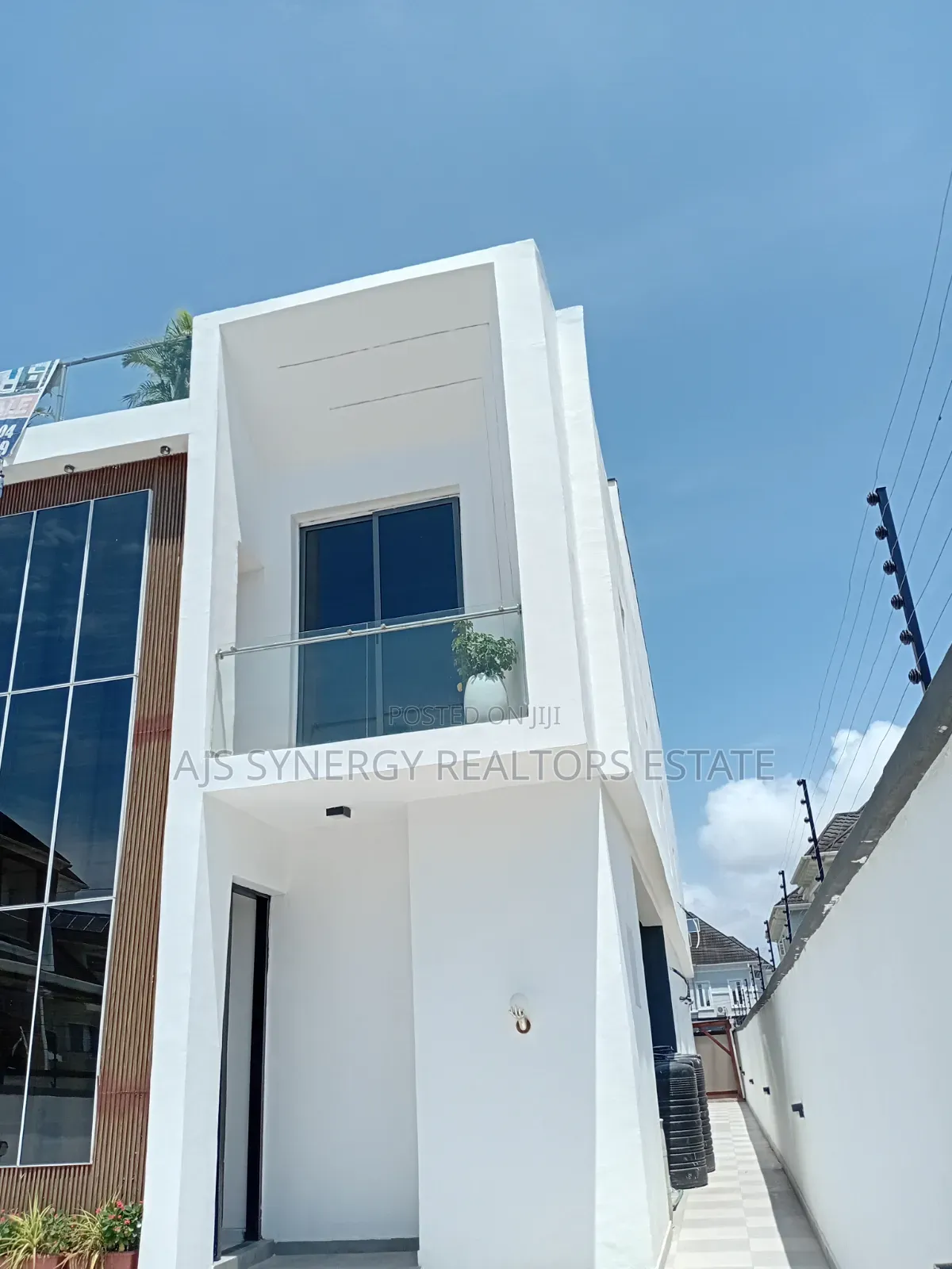5bdrm Duplex in Chevron for sale in Chevron