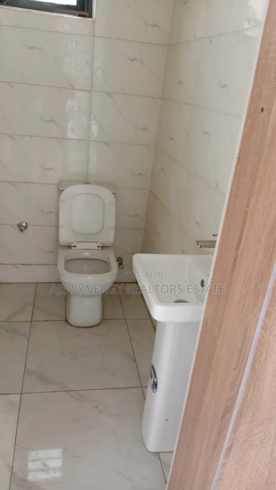 5bdrm Duplex in Chevron for sale in Chevron