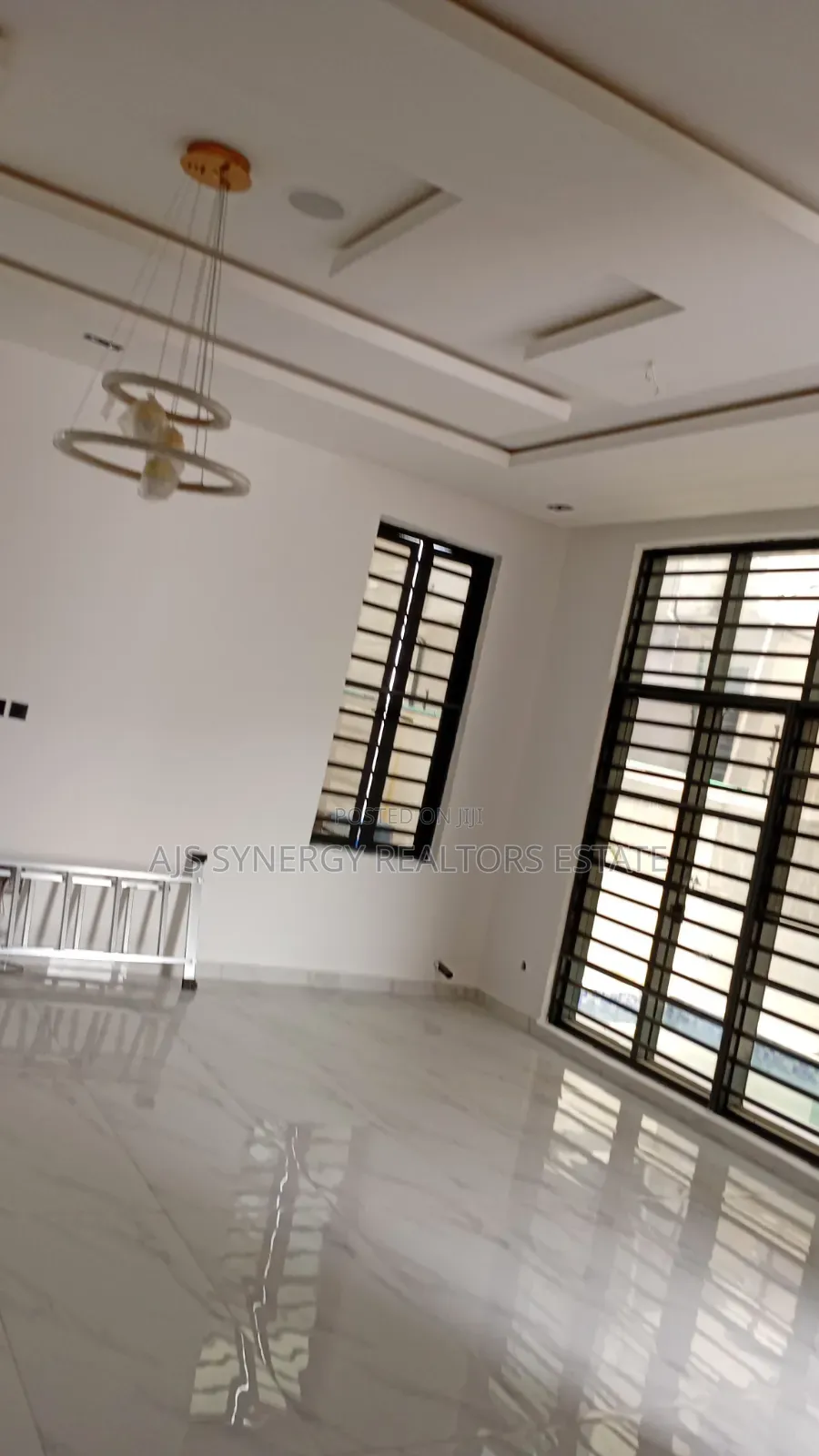 5bdrm Duplex in Chevron for sale in Chevron