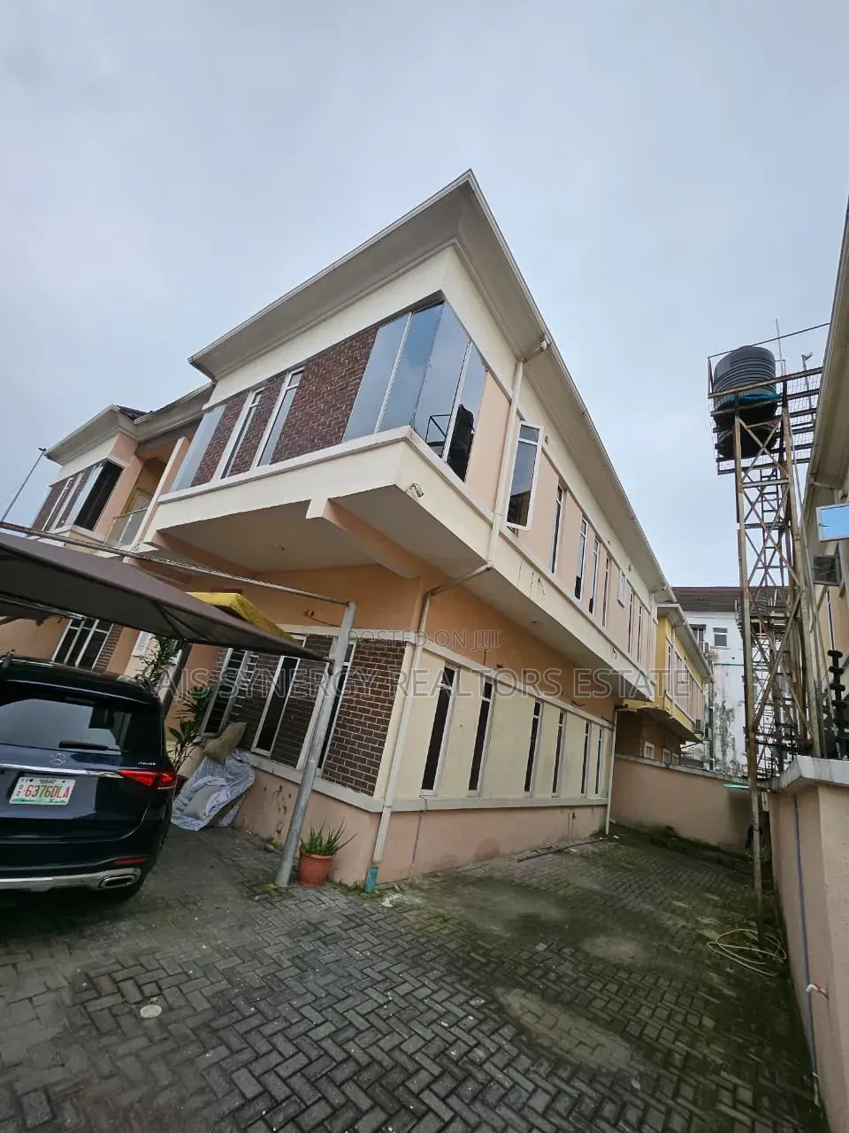 4bdrm Duplex in Chevron for sale in Chevron