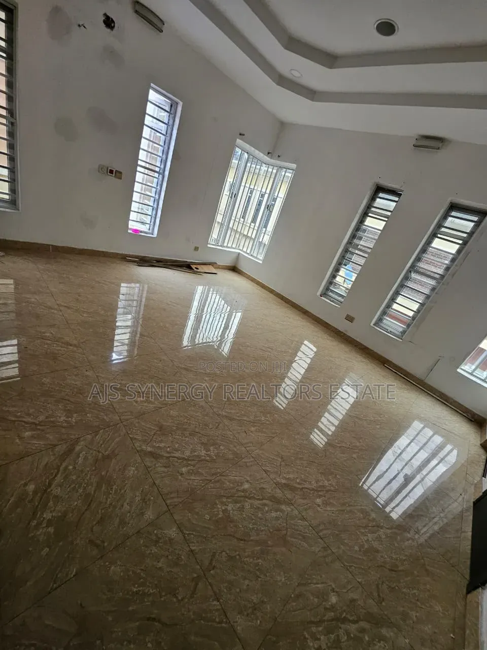 4bdrm Duplex in Chevron for sale in Chevron