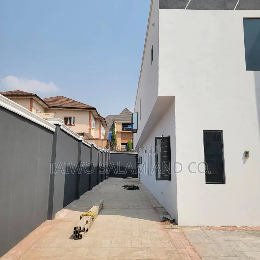 4bdrm Duplex in Akobo for sale in Akobo