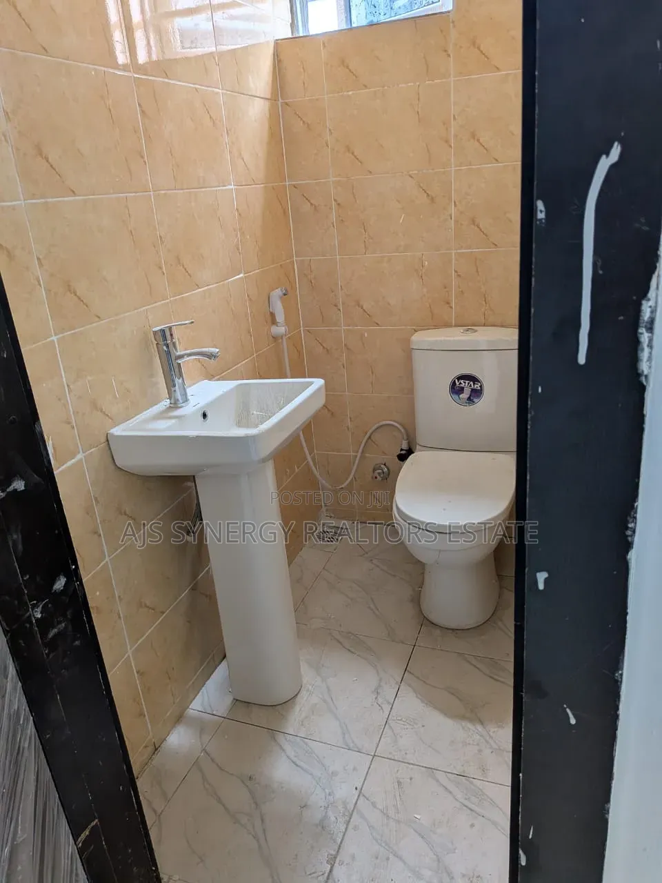 4bdrm Duplex in Chevron for rent in Chevron