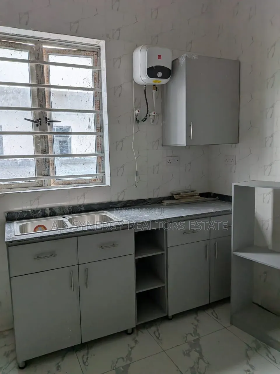 4bdrm Duplex in Chevron for rent in Chevron