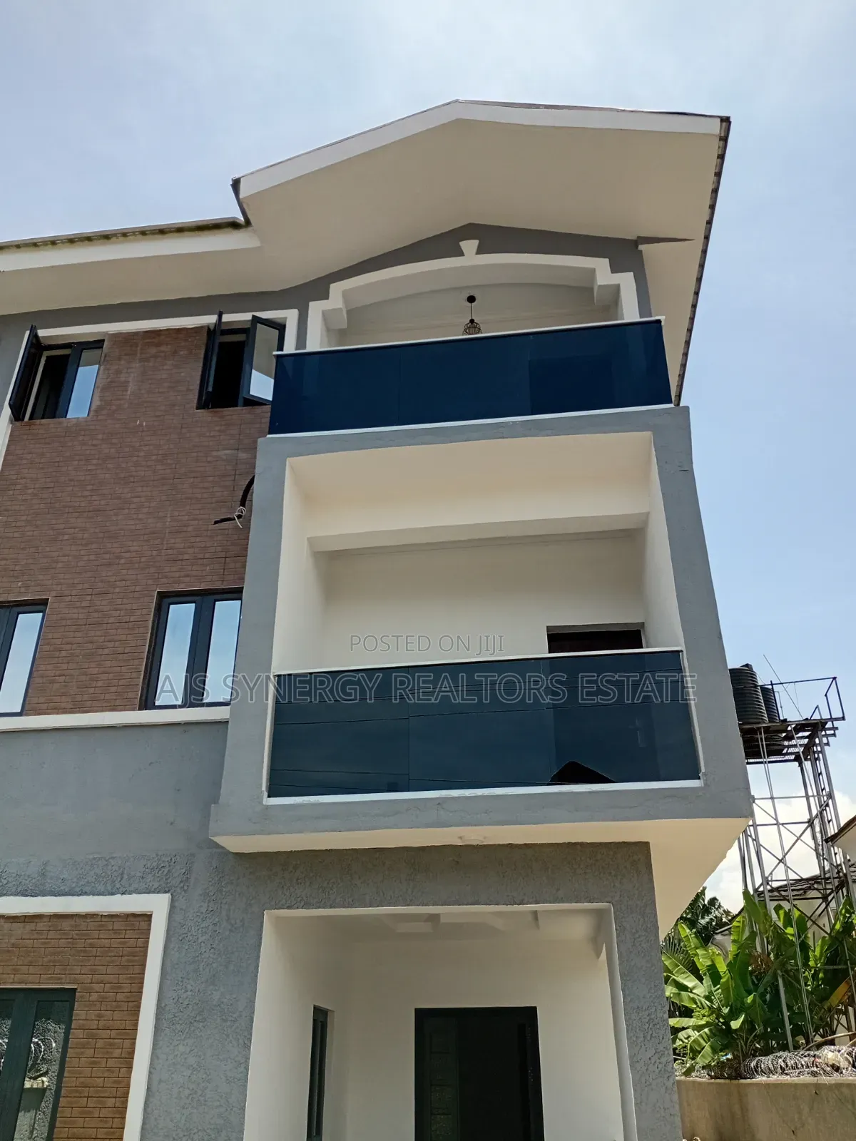 4bdrm Duplex in Chevron for rent in Chevron