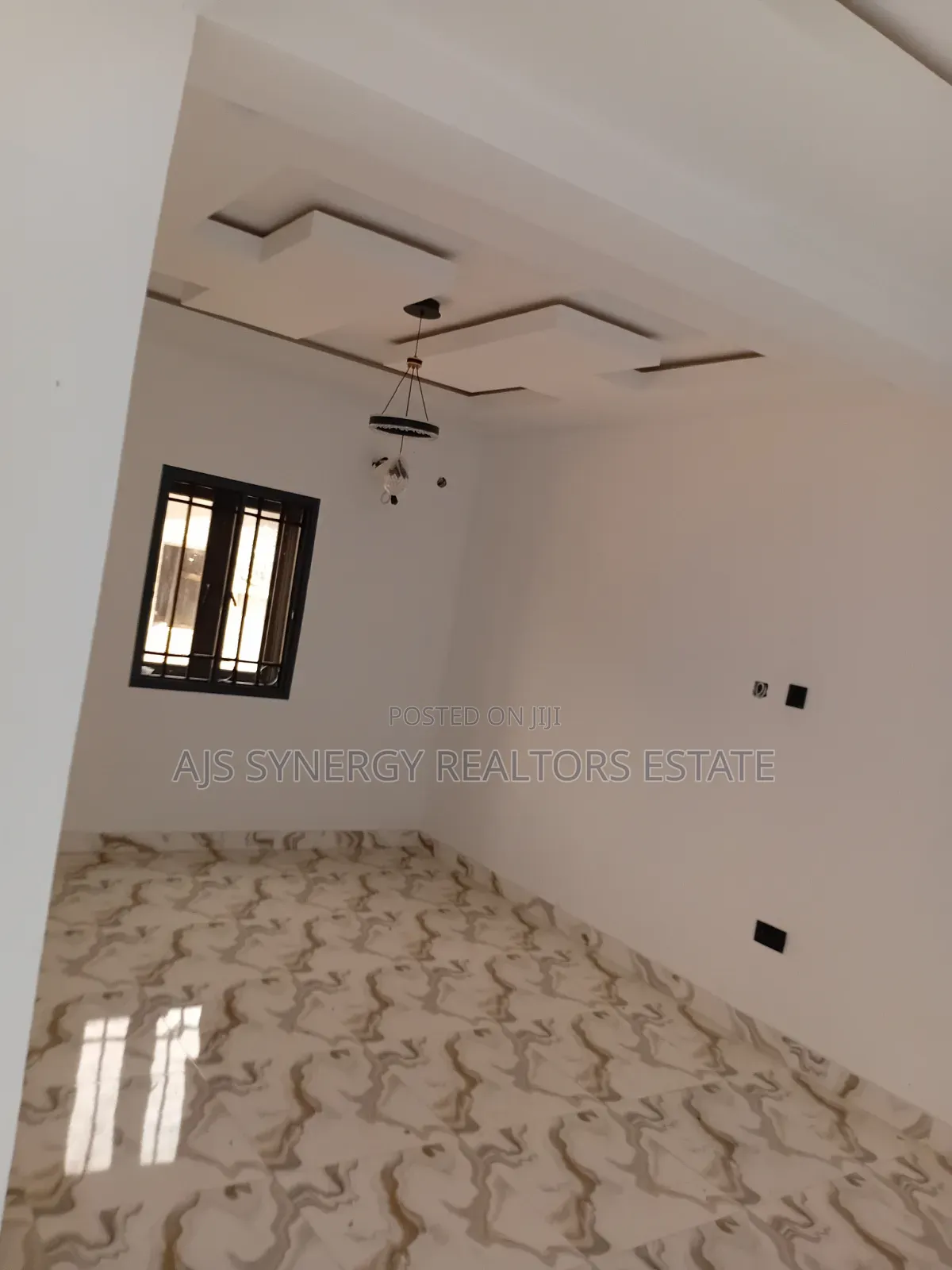 4bdrm Duplex in Chevron for rent in Chevron