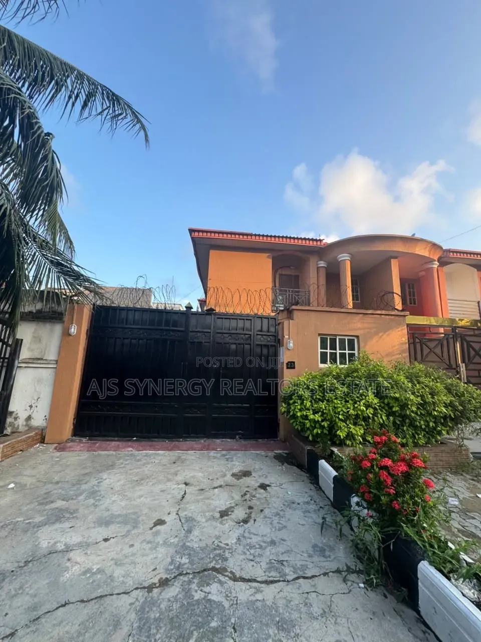 4bdrm Duplex in Chevron for rent in Chevron