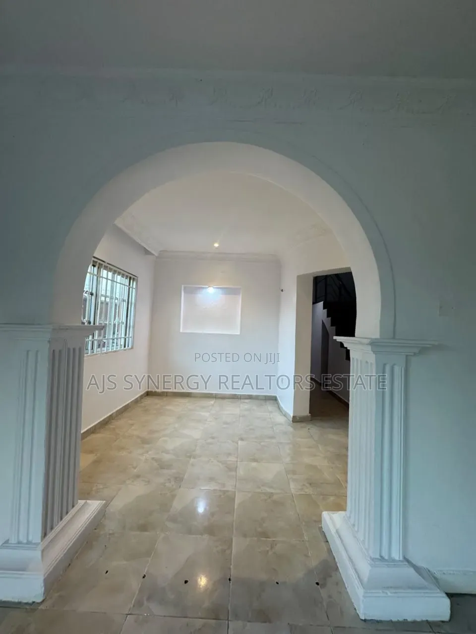 4bdrm Duplex in Chevron for rent in Chevron