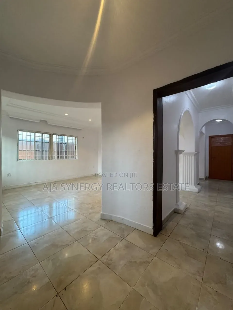 4bdrm Duplex in Chevron for rent in Chevron