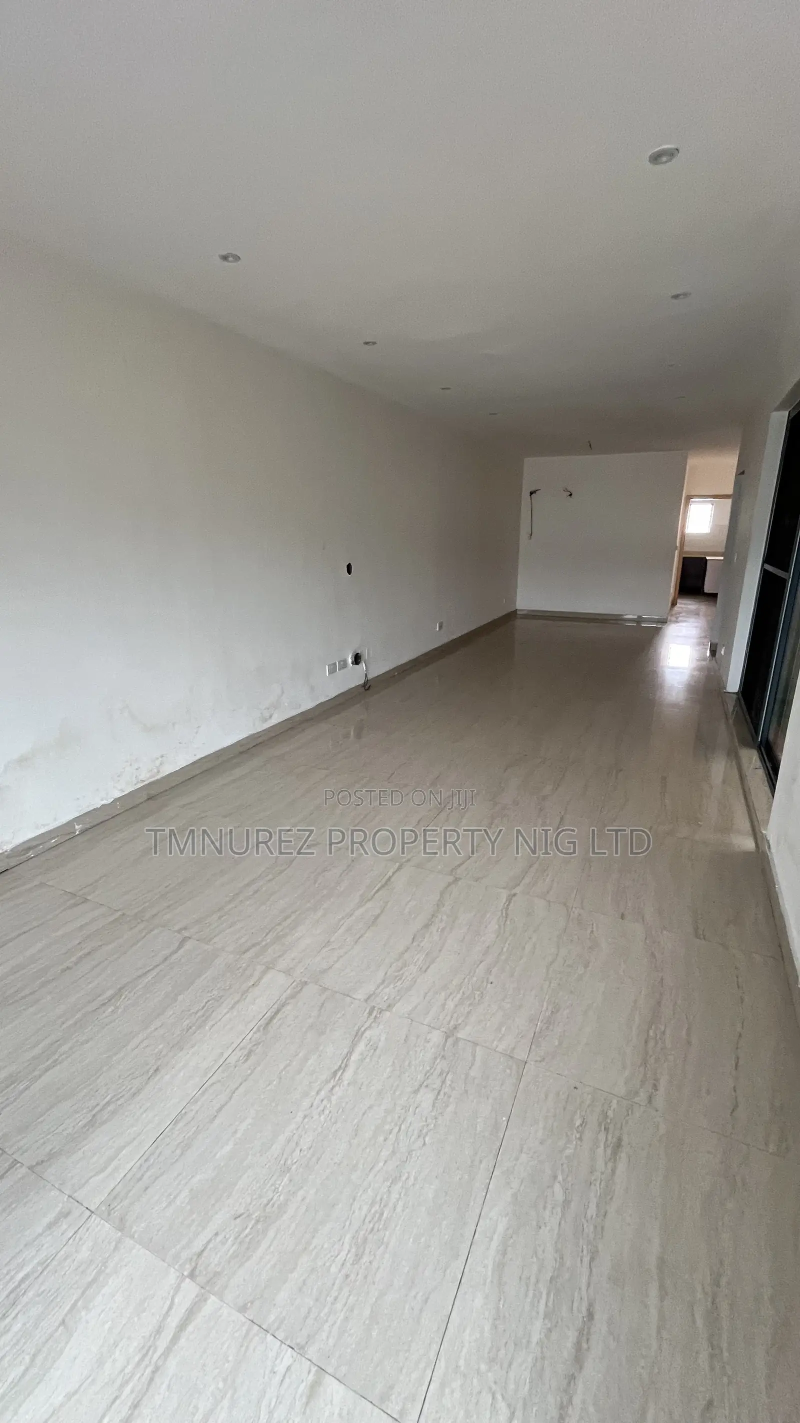 5bdrm Duplex in Chevron Good Area for rent in Chevron
