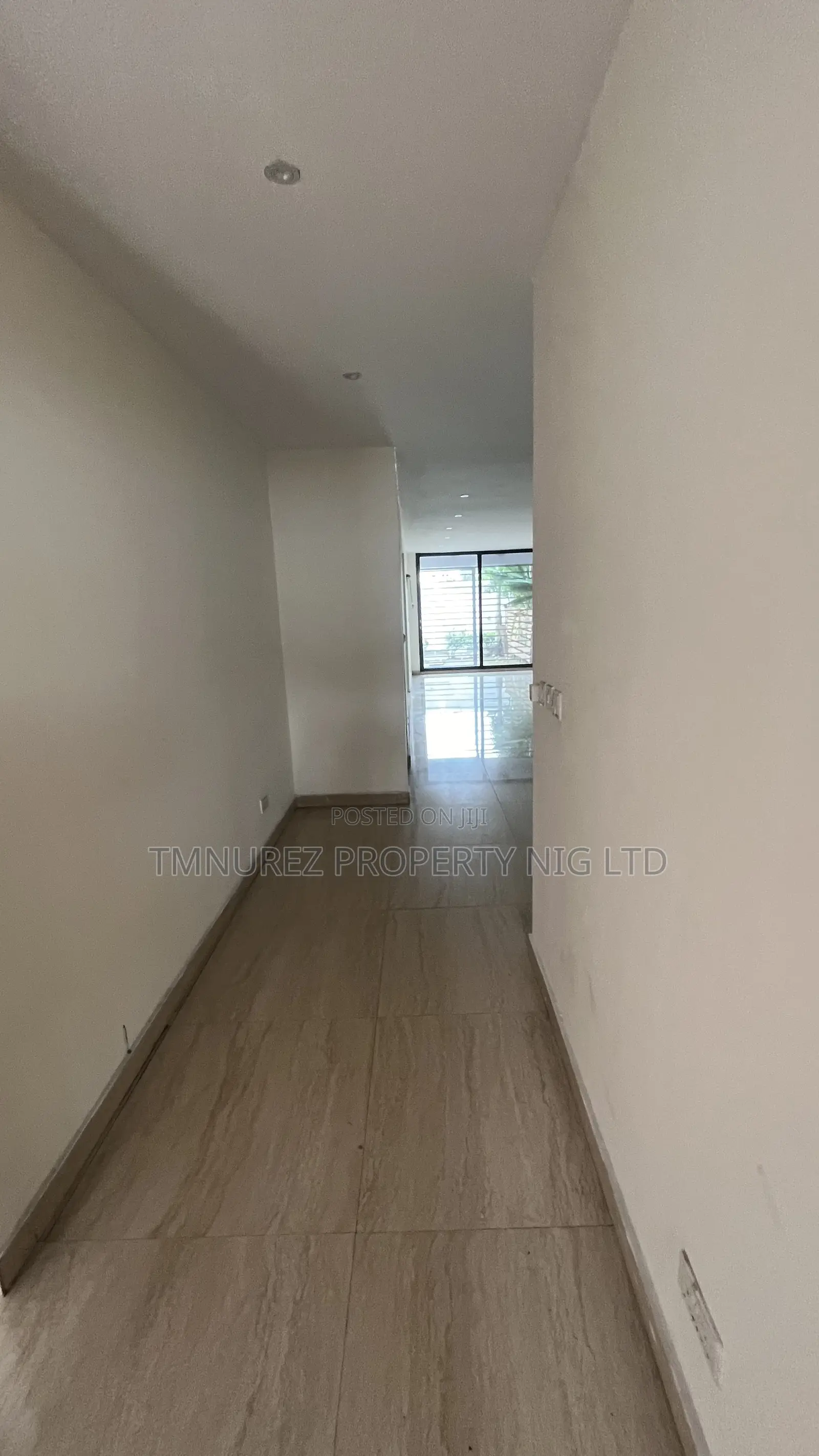 5bdrm Duplex in Chevron Good Area for rent in Chevron
