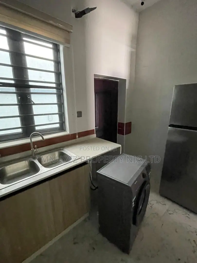 Furnished 4bdrm Duplex in Very Good Estate, Chevron for rent in Chevron