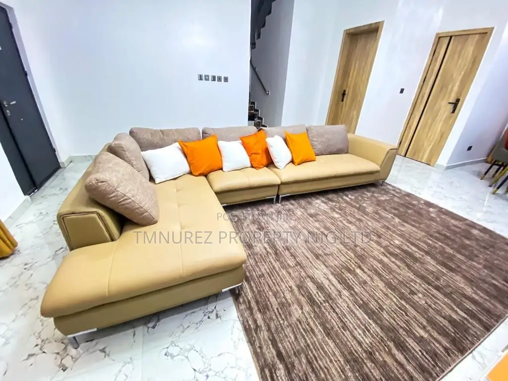 Furnished 4bdrm Duplex in Very Good Estate, Chevron for rent in Chevron