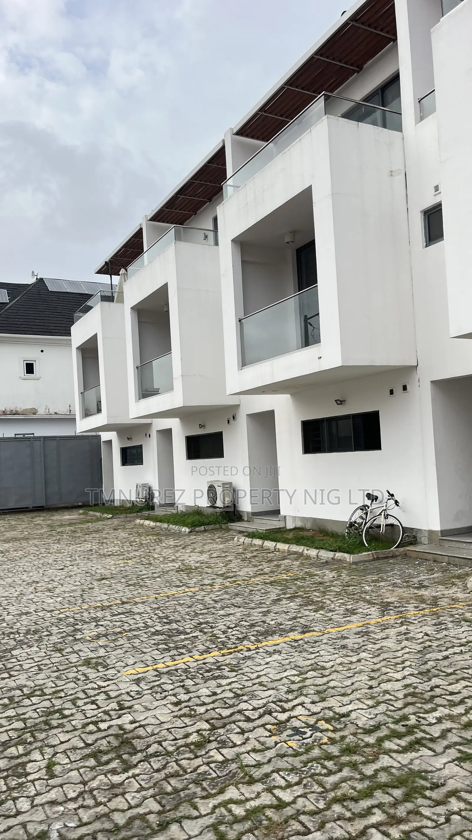 4bdrm Duplex in Good In An Estate, Chevron for rent in Chevron