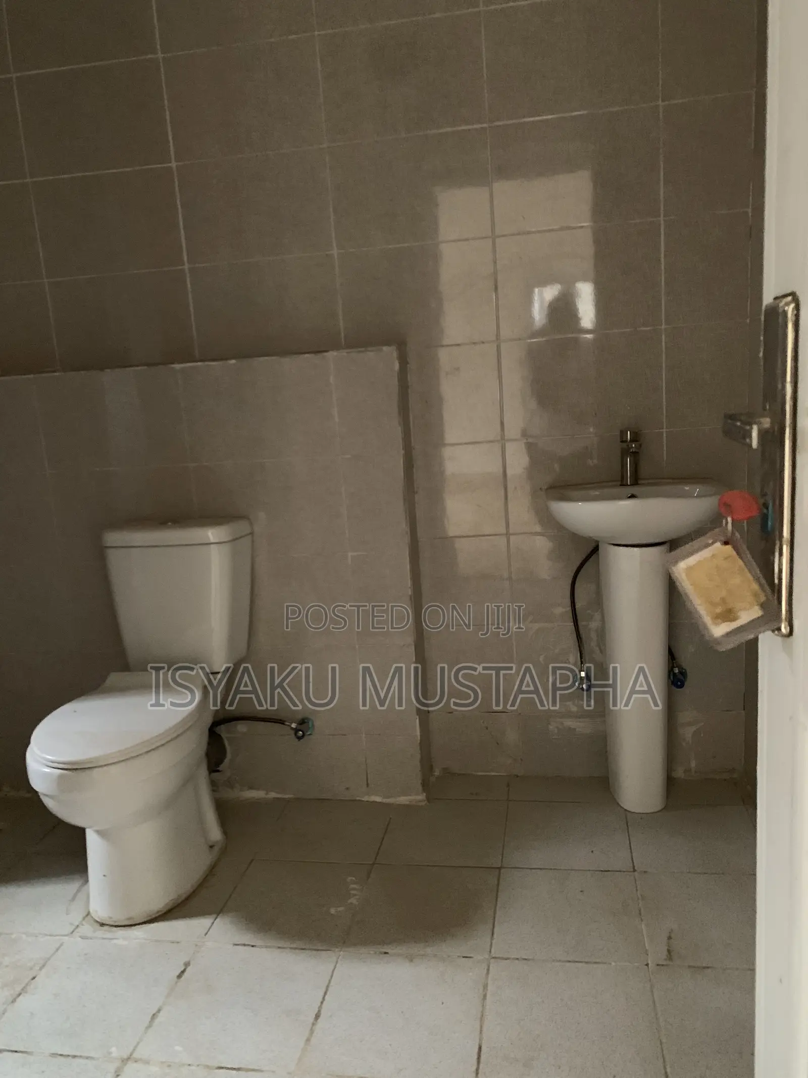 3bdrm Block of Flats in Kaura for rent in Kaura