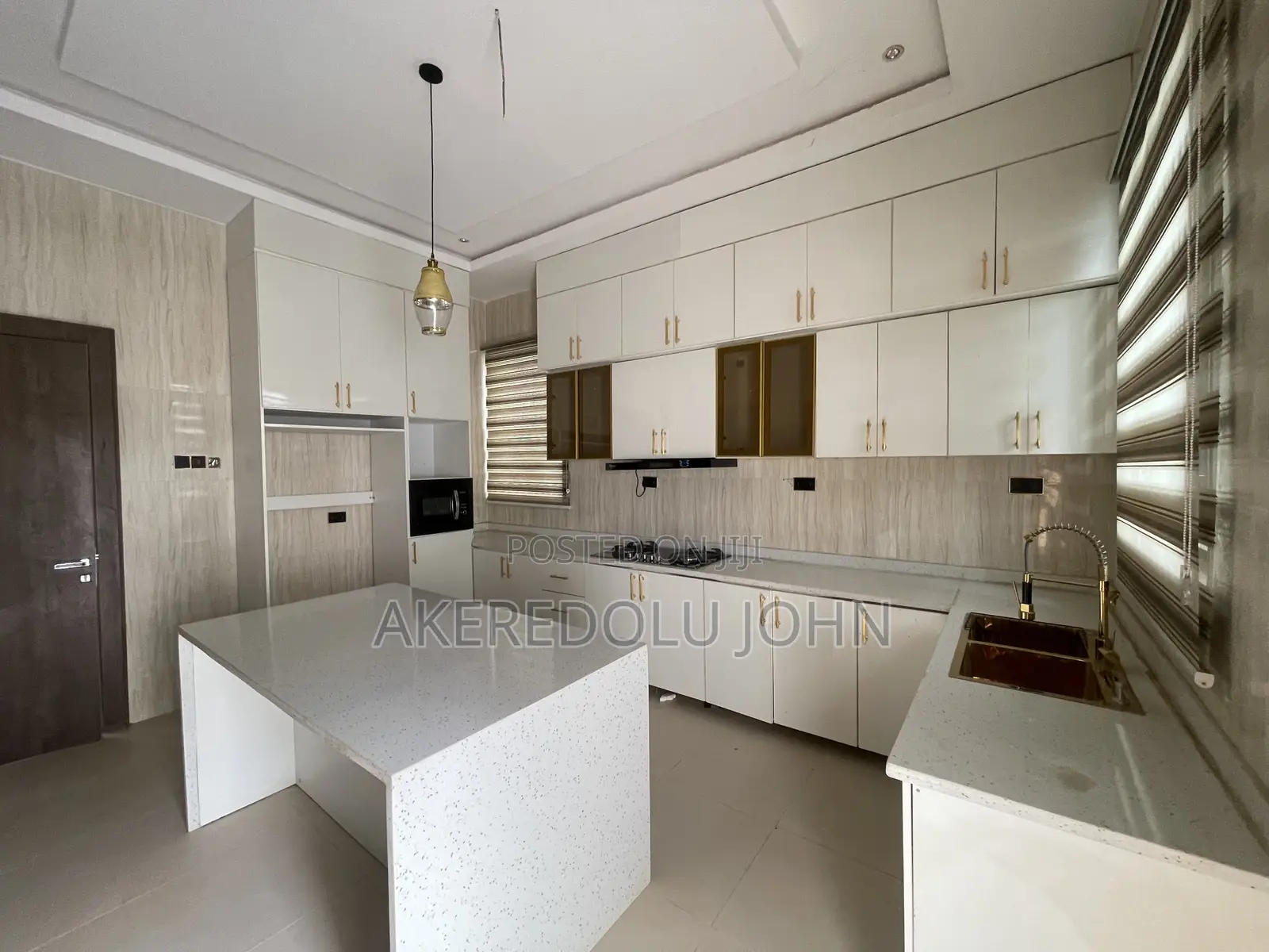 6bdrm Duplex in Dakwo District for sale in Dakwo District