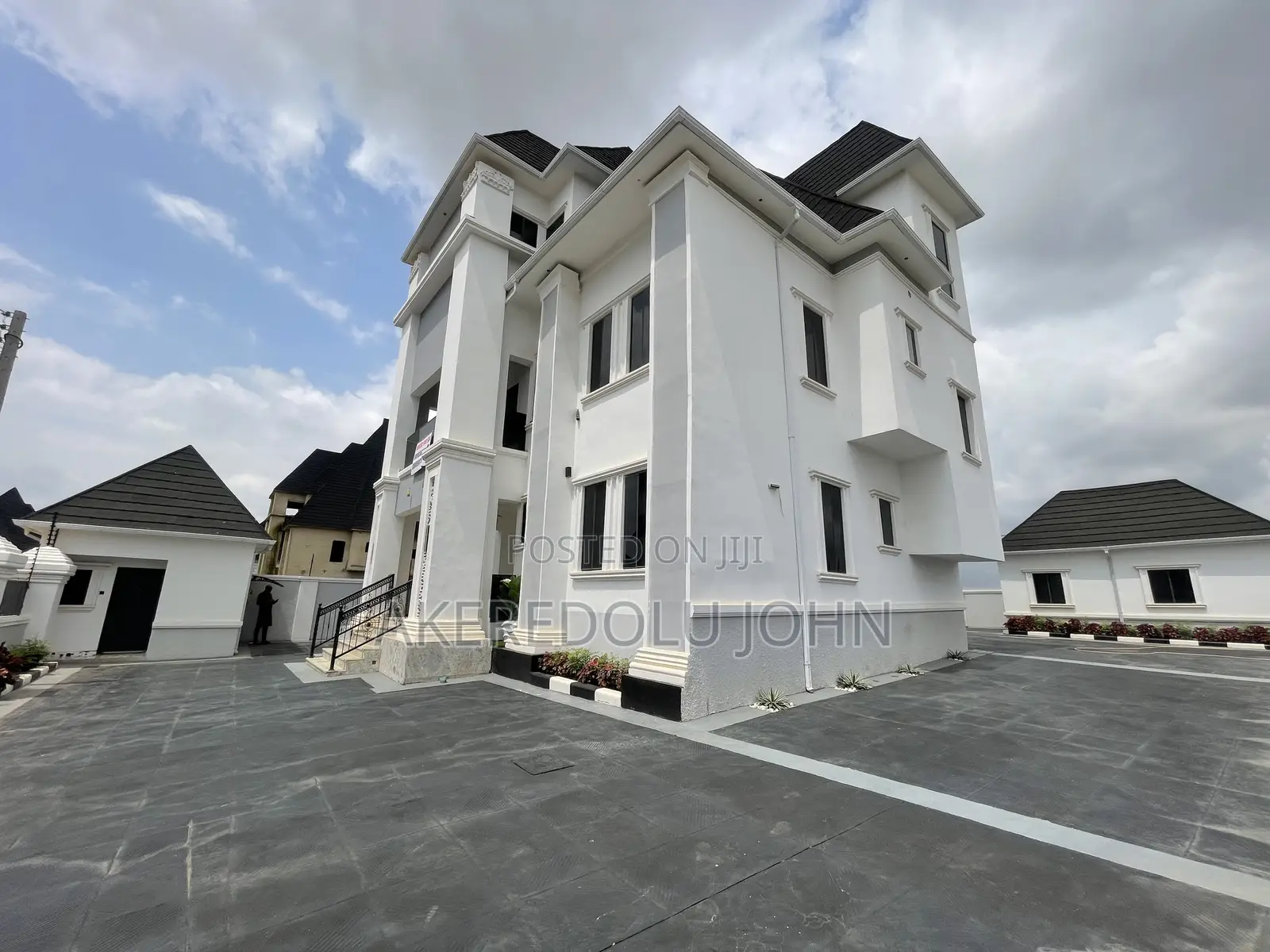 6bdrm Duplex in Dakwo District for sale in Dakwo District