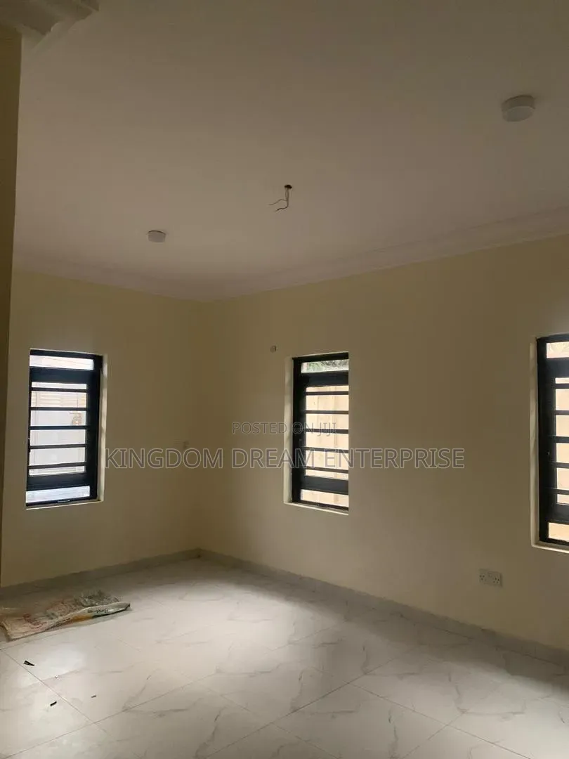 3bdrm Apartment in Beckley Estate for rent in Abule Egba