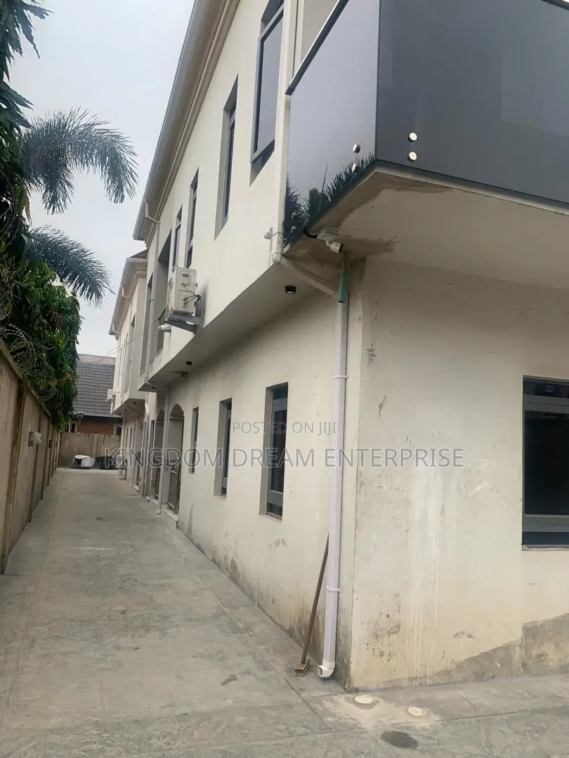 3bdrm Apartment in Beckley Estate for rent in Abule Egba