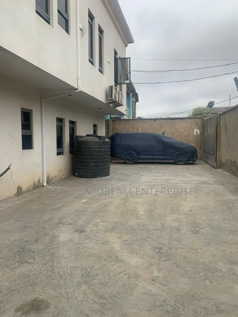 3bdrm Apartment in Beckley Estate for rent in Abule Egba