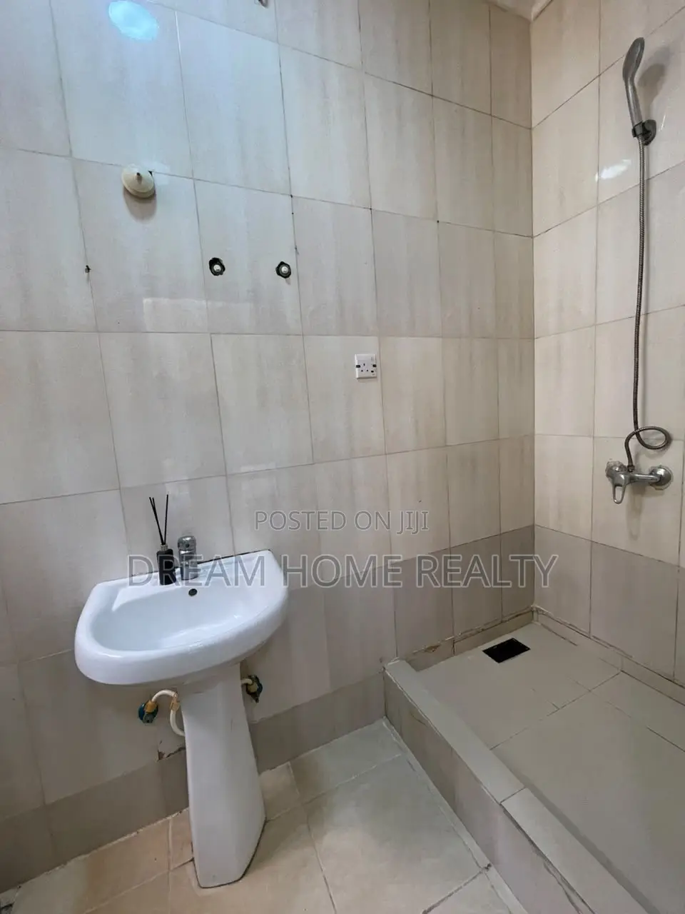 Furnished Single Room With 24hrs Light Internet for Monthly Booking in Chevron