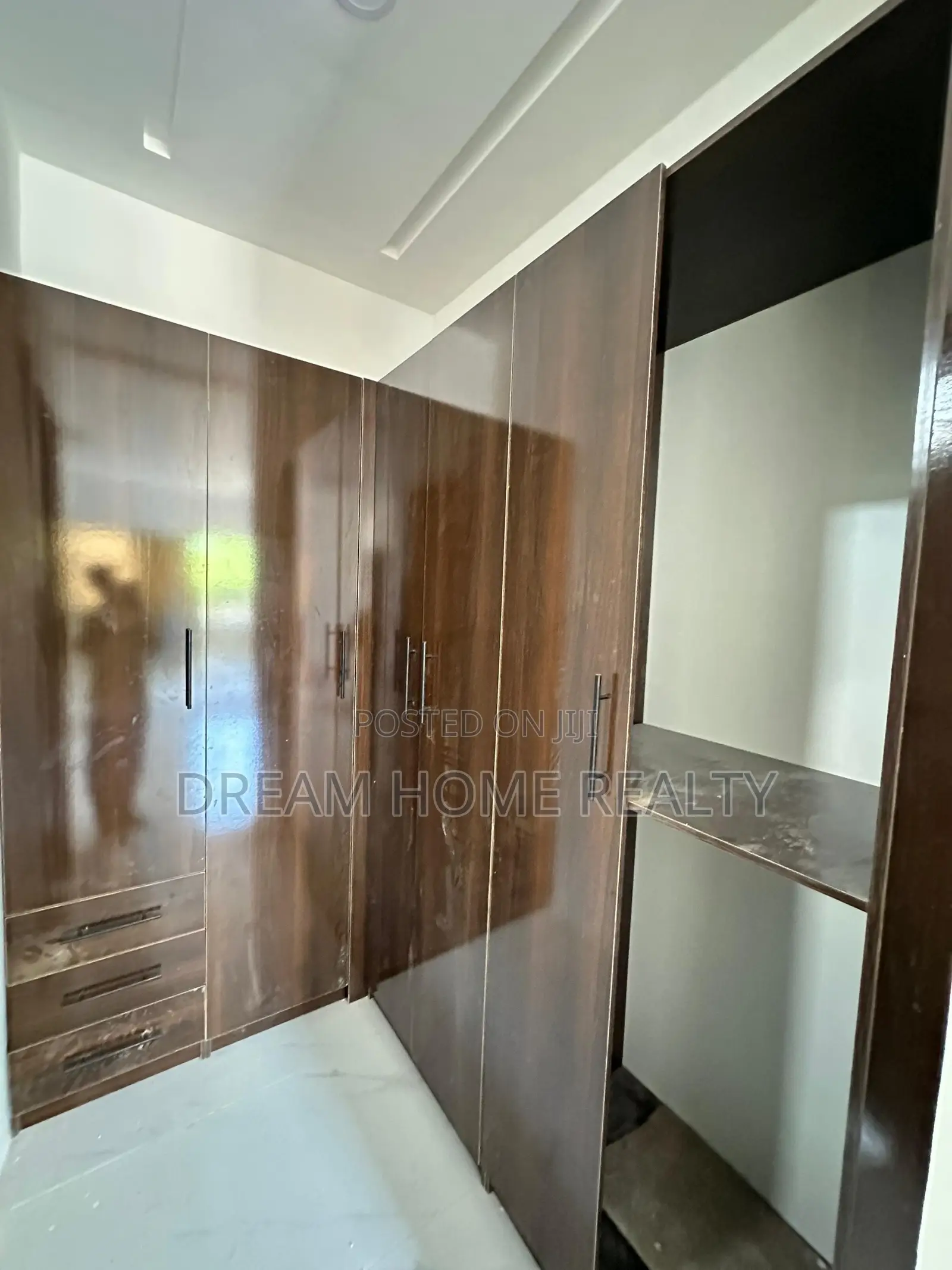 Furnished Single Room With 24hrs Light Internet for Monthly Booking in Chevron