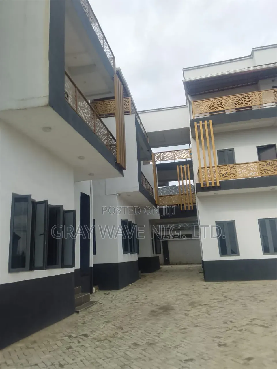 4bdrm Duplex in Sabon Lugbe for sale in Sabon Lugbe