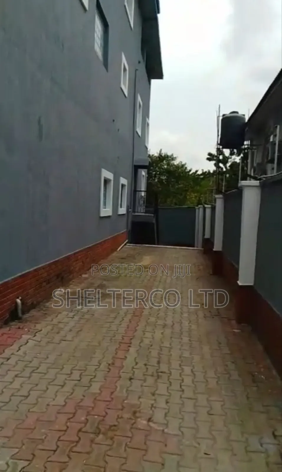 9bdrm Duplex in Estate, Adeniyi Jones for rent in Adeniyi Jones