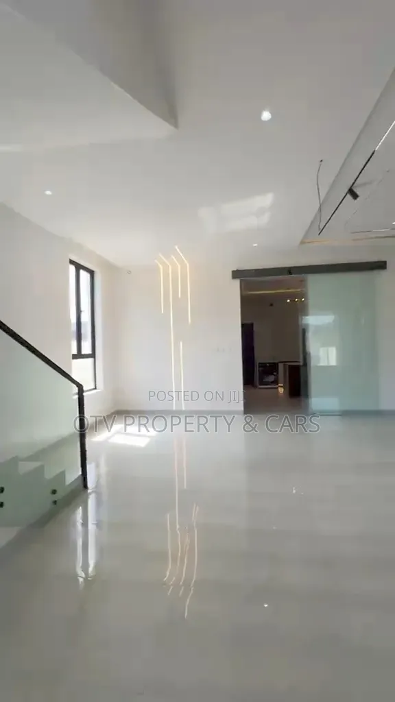 5bdrm Duplex in Lekki Expressway for sale in Lekki Expressway