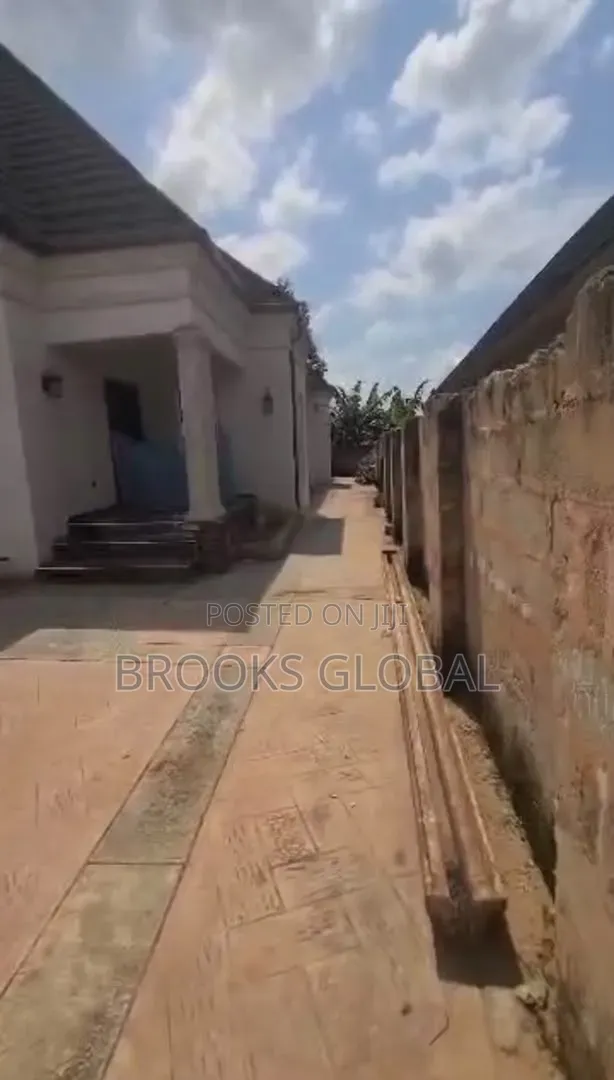 4bdrm Bungalow in Benin City for sale in Benin City