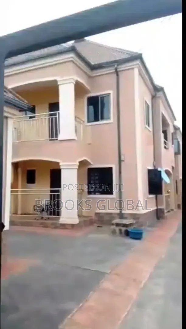 2bdrm Block of Flats in Benin City for sale in Benin City