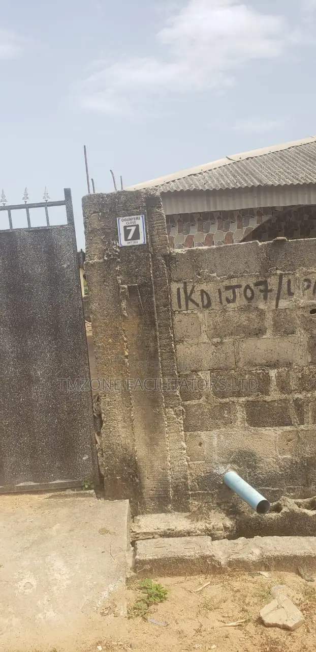A Full Plot of Land With 3bedroom Foundation in Ibeshe / Ikorodu