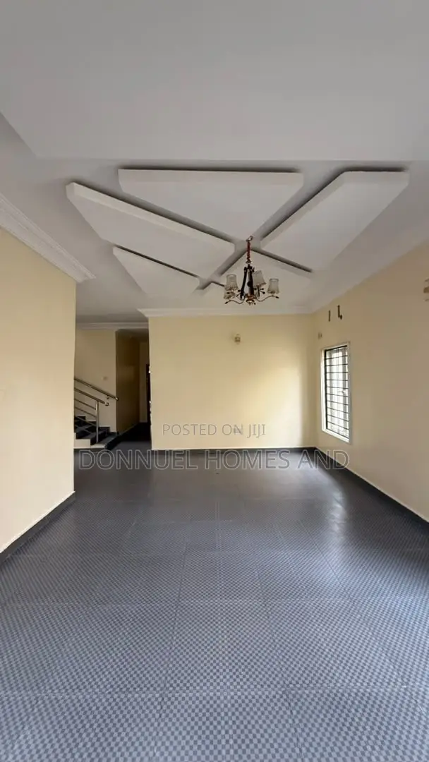 5bdrm Duplex in Ikota for rent in Ikota