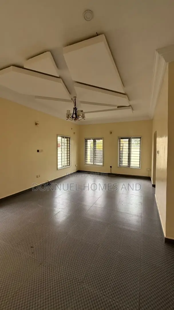 5bdrm Duplex in Ikota for rent in Ikota