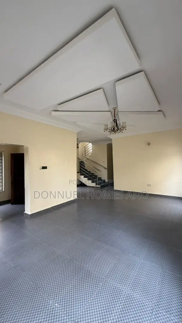 5bdrm Duplex in Ikota for rent in Ikota