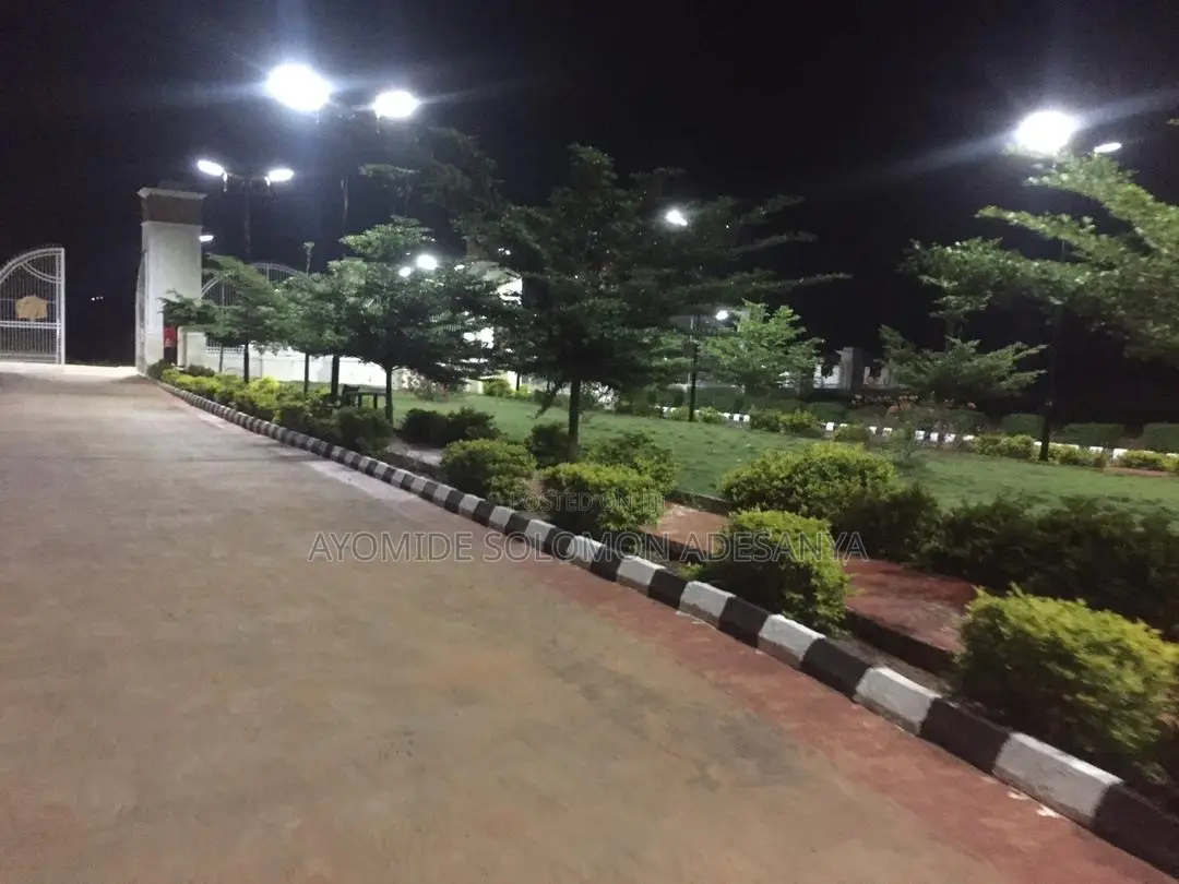 London Park and Garden Akufo Ologuneru Ibadan in Ido