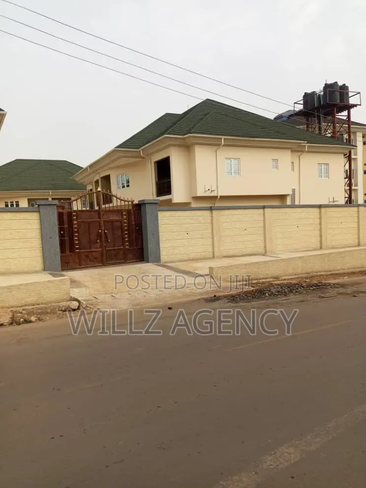 Furnished 4bdrm Duplex in Enugu for sale in Enugu