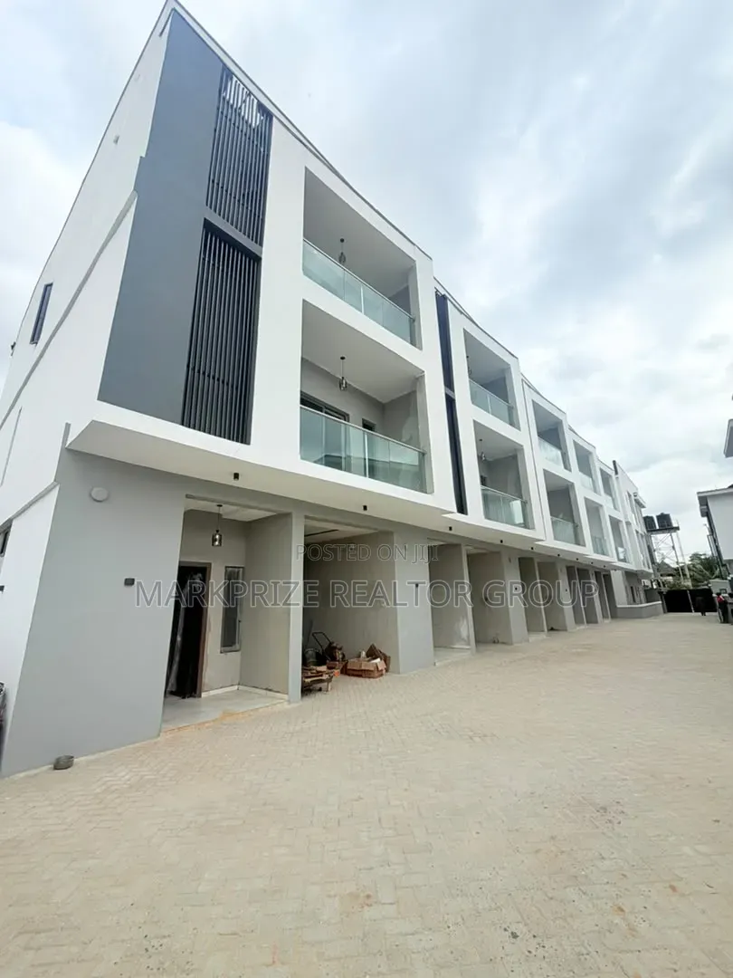 4bdrm Duplex in Ogudu Gra Lagos for sale in Ogudu GRA