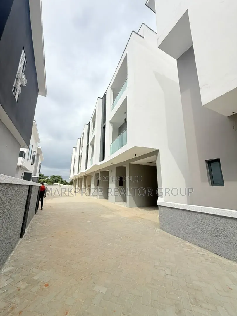 4bdrm Duplex in Ogudu Gra Lagos for sale in Ogudu GRA