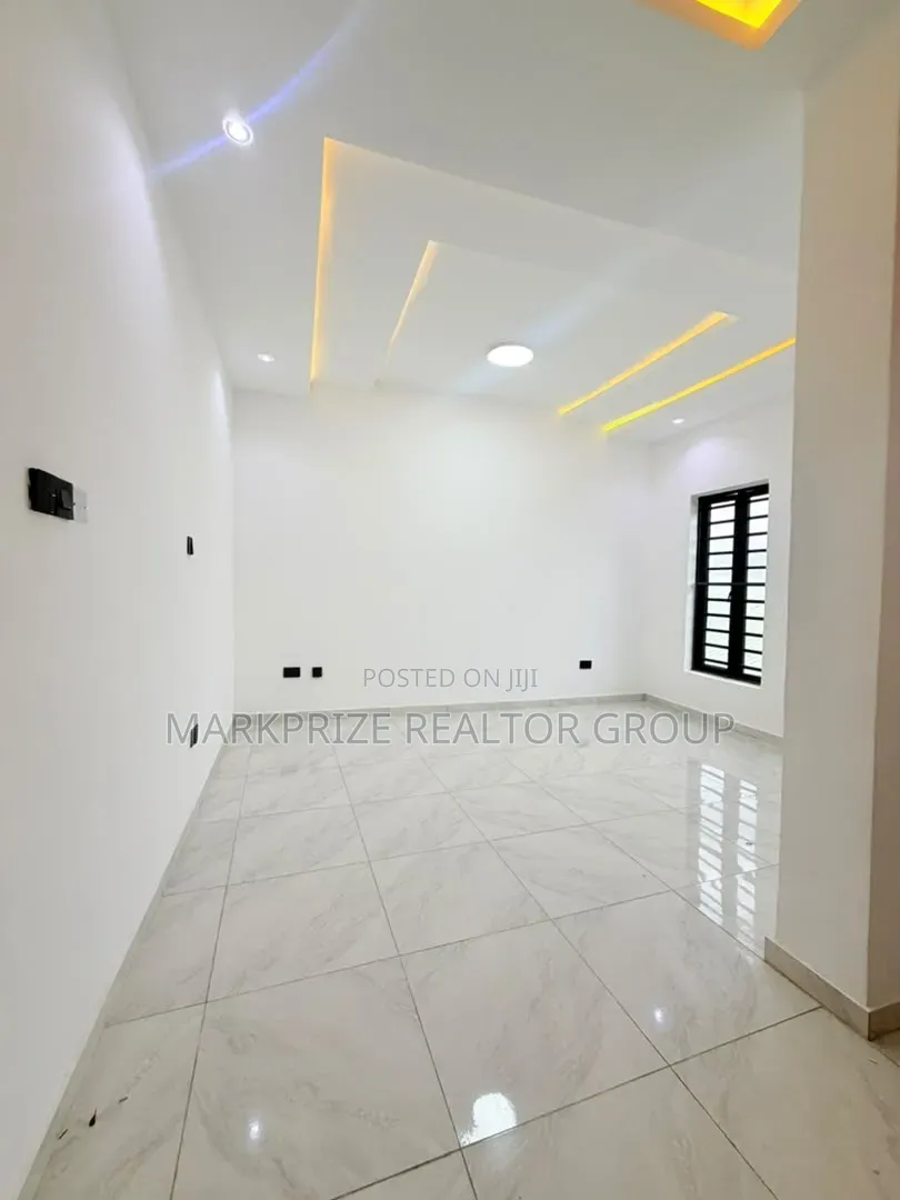 4bdrm Duplex in Ogudu Gra Lagos for sale in Ogudu GRA