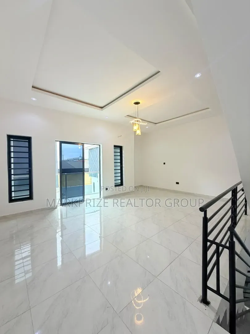 4bdrm Duplex in Ogudu Gra Lagos for sale in Ogudu GRA