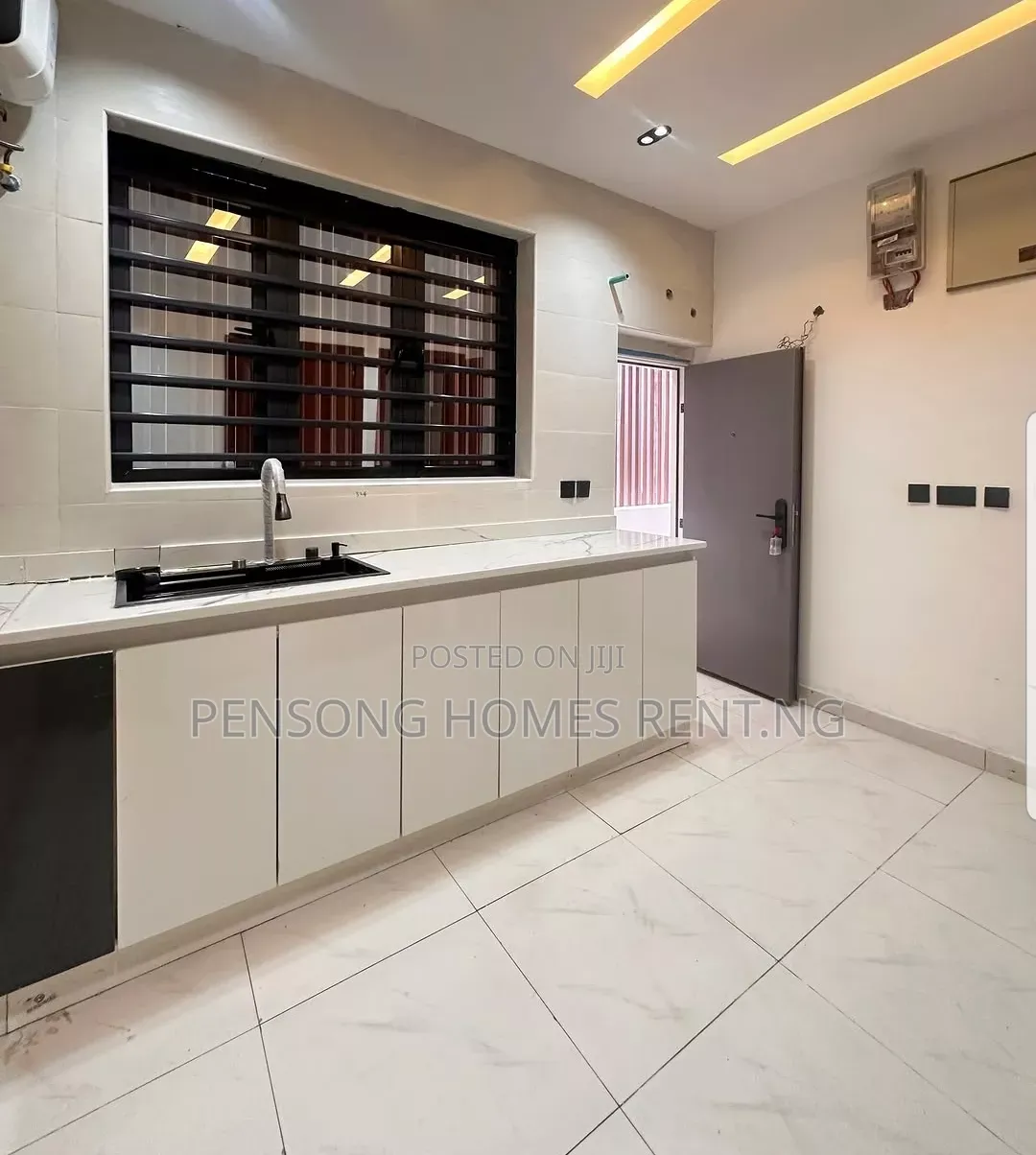 2bdrm Apartment in Oniru Estate, Kofo Abayomi for rent in Kofo Abayomi