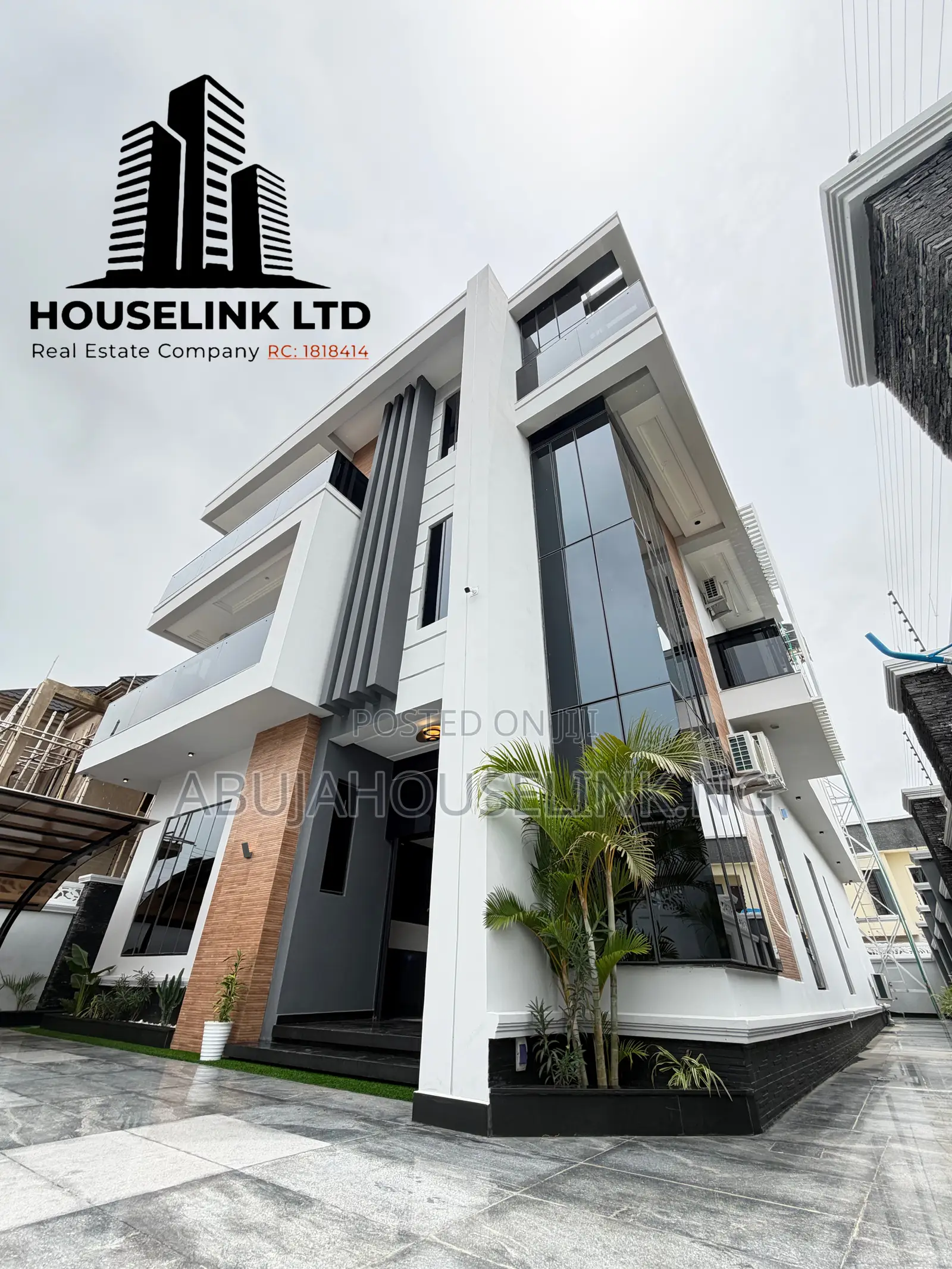 6bdrm Duplex in Apo Resettlement for sale in Apo Resettlement