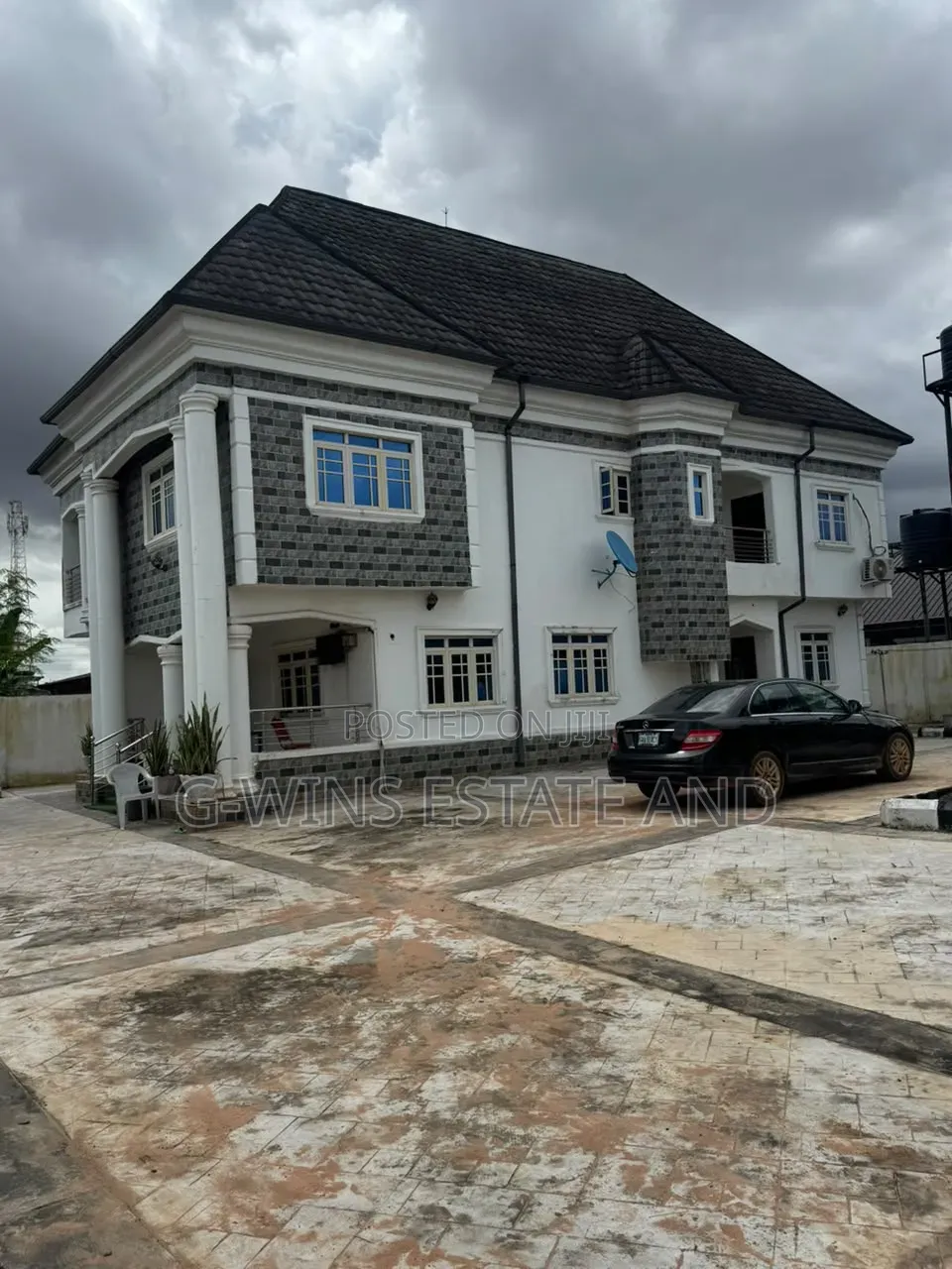 4bdrm Duplex in Ohovbe Quarters Off for sale in Benin City