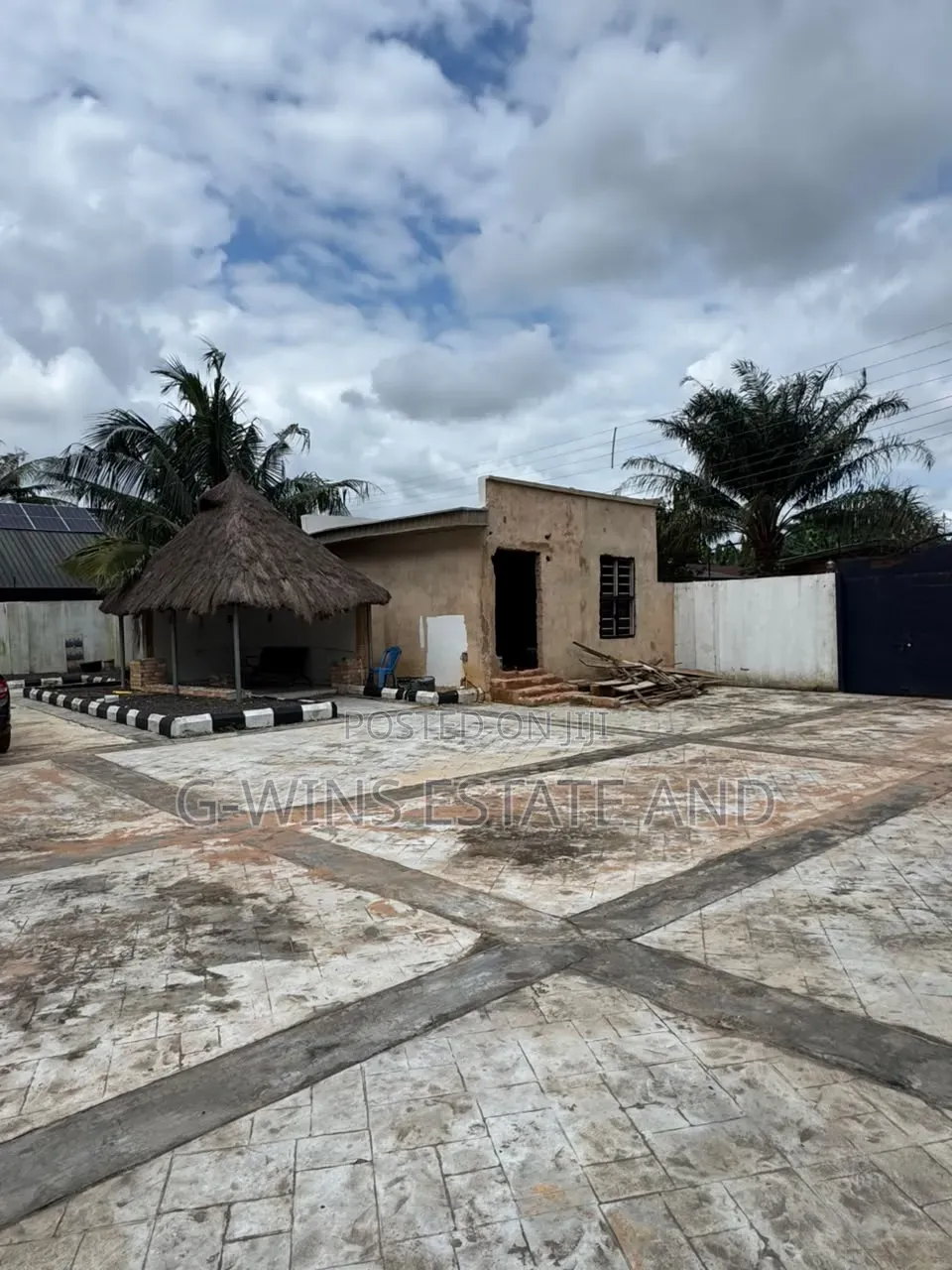 4bdrm Duplex in Ohovbe Quarters Off for sale in Benin City