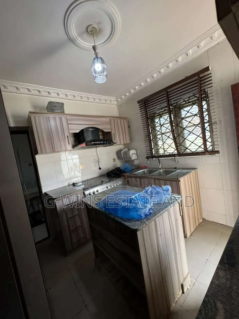 4bdrm Duplex in Ohovbe Quarters Off for sale in Benin City
