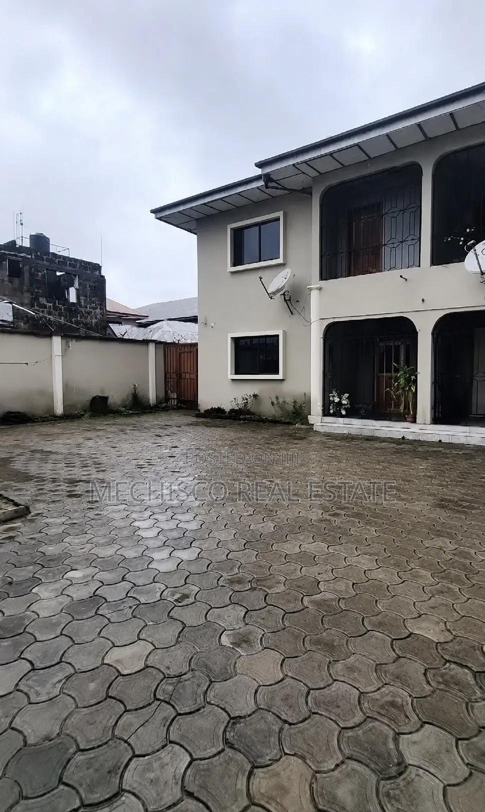 5bdrm Block of Flats in Woji for sale in Woji