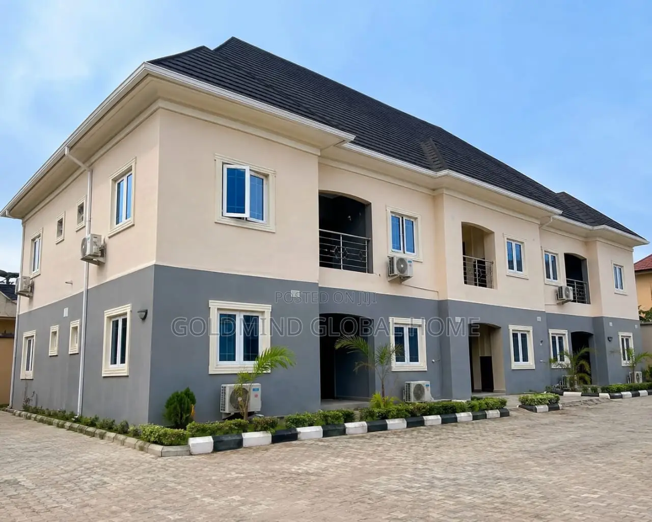 3bdrm Block of Flats in Kaura District. for sale in Kaura