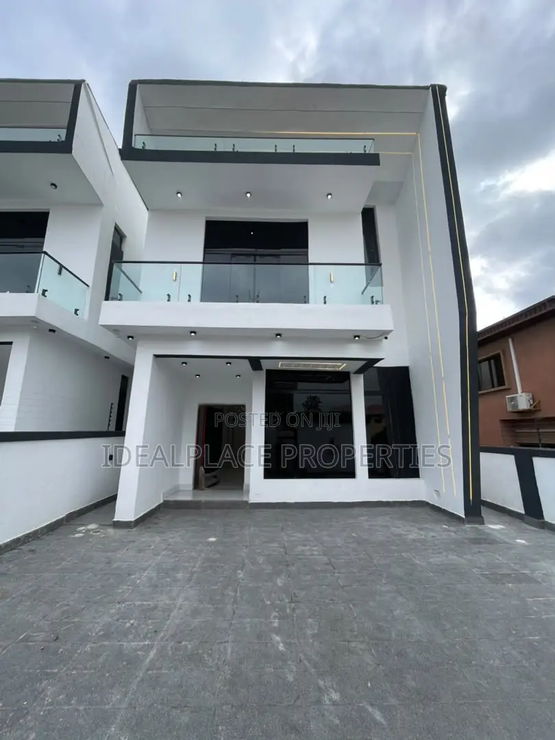 5bdrm Duplex in Ikota for sale in Ikota